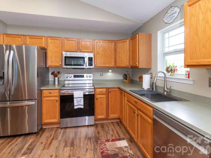 59 Sunview Circle, Arden, NC 28704.  MLS# CAR4375427, YatesRealty ID 18785. 