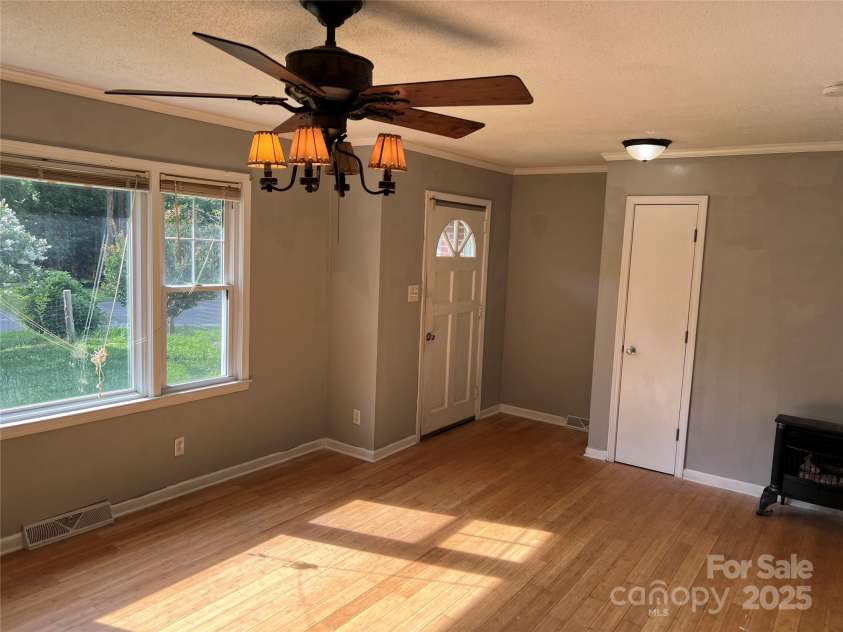 286 Southside Road, Rock Hill, SC 29730.  MLS# CAR4261174, YatesRealty ID 18786. Living Room