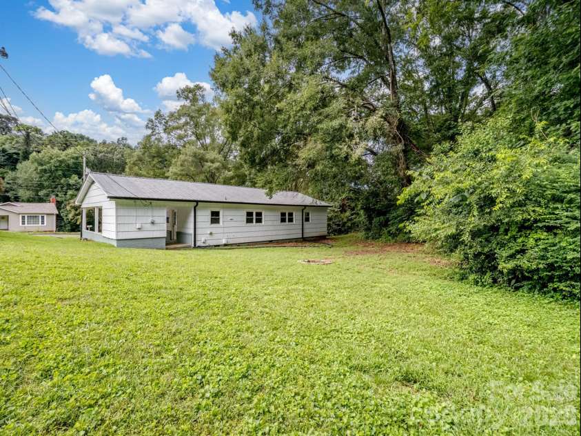 1806 Kingsley Drive, Albemarle, NC 28001.  MLS# CAR4345612, YatesRealty ID 18787. 