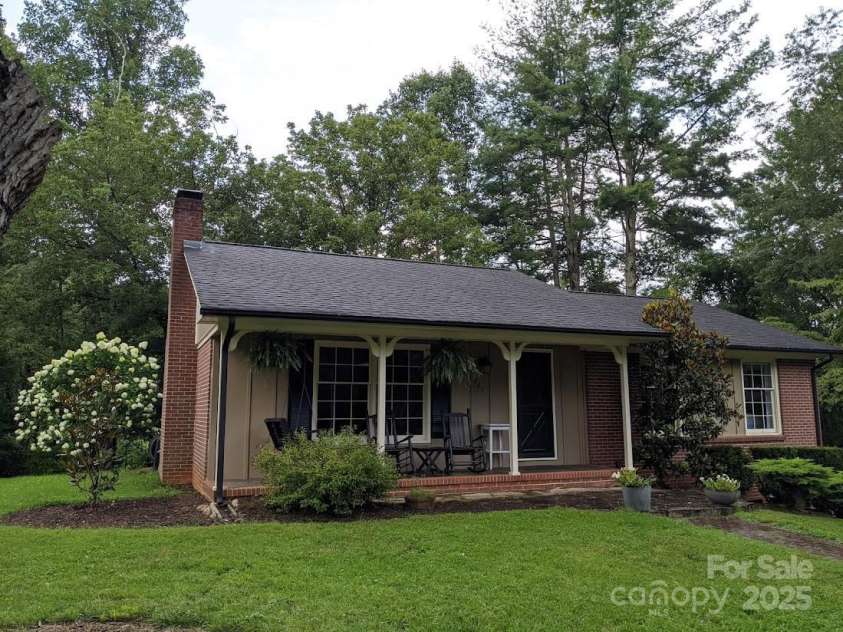 321 Donnybrook Drive, Asheville, NC 28806.  MLS# CAR4265443, YatesRealty ID 18787. 
