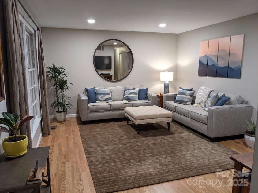 321 Donnybrook Drive, Asheville, NC 28806.  MLS# CAR4265443, YatesRealty ID 18787. 