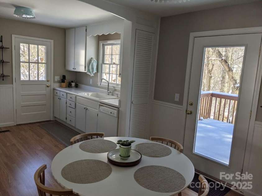 321 Donnybrook Drive, Asheville, NC 28806.  MLS# CAR4265443, YatesRealty ID 18787. 