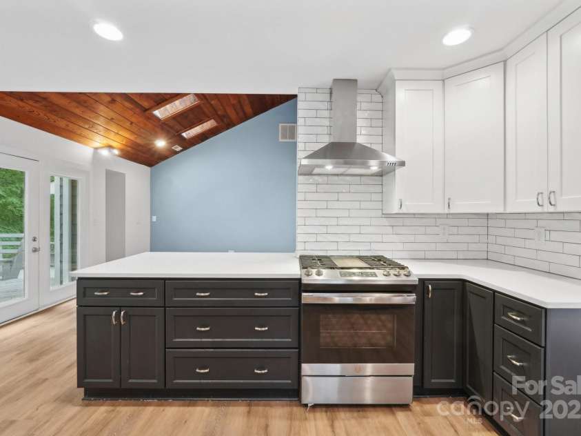 8338 Rittenhouse Circle, Charlotte, NC 28270.  MLS# CAR4264400, YatesRealty ID 18788. 