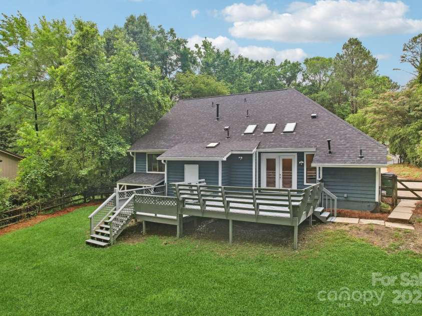 8338 Rittenhouse Circle, Charlotte, NC 28270.  MLS# CAR4264400, YatesRealty ID 18788. 