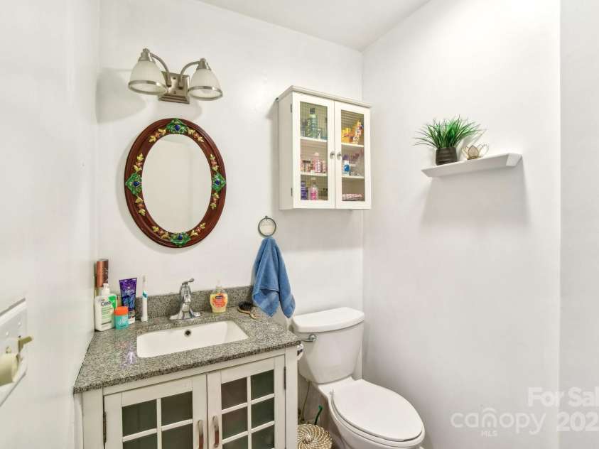 160 Lakota Lane, Tryon, NC 28782.  MLS# CAR4228822, YatesRealty ID 18789. Full bathroom