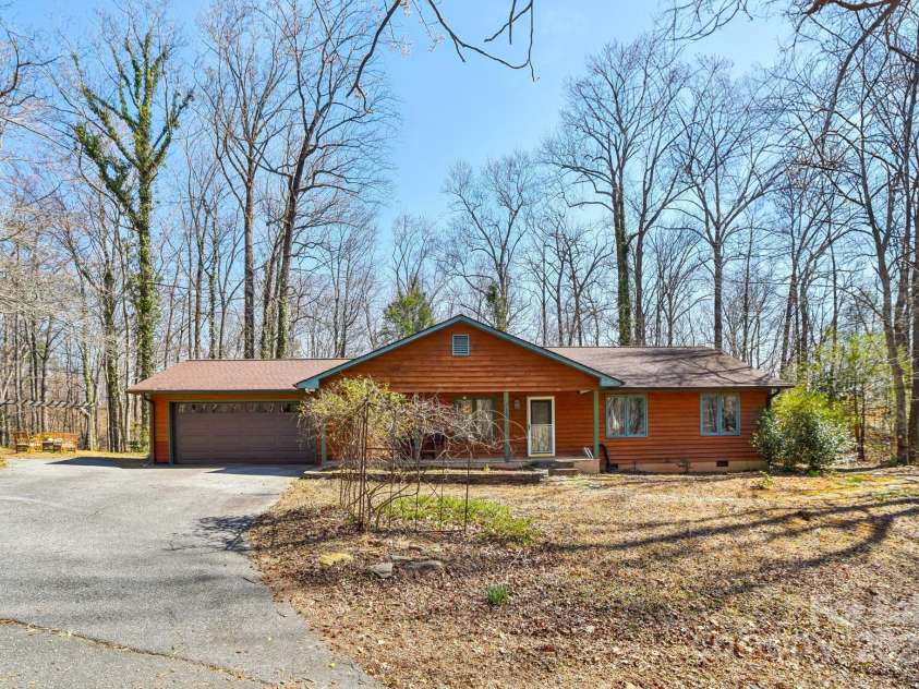 160 Lakota Lane, Tryon, NC 28782.  MLS# CAR4228822, YatesRealty ID 18789. Welcome to 160 Lakota Lane!