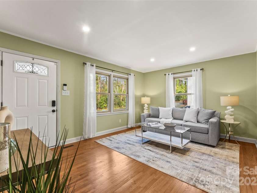 831 Spruce Street, Charlotte, NC 28203.  MLS# CAR4220970, YatesRealty ID 1879. 
