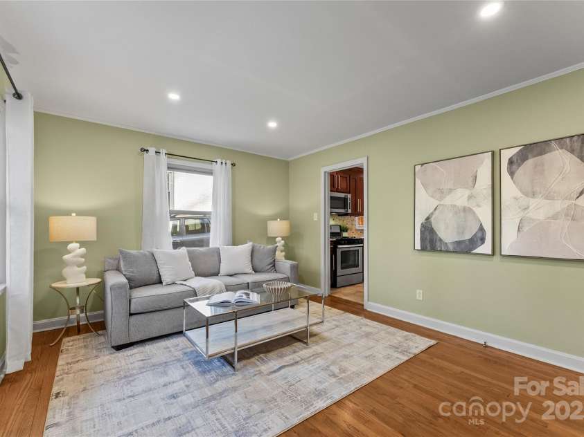831 Spruce Street, Charlotte, NC 28203.  MLS# CAR4220970, YatesRealty ID 1879. 