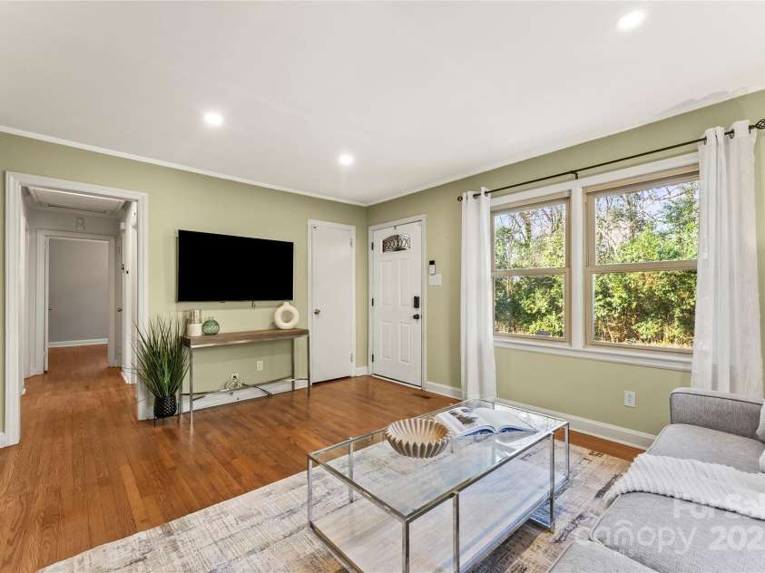 831 Spruce Street, Charlotte, NC 28203.  MLS# CAR4220970, YatesRealty ID 1879. 