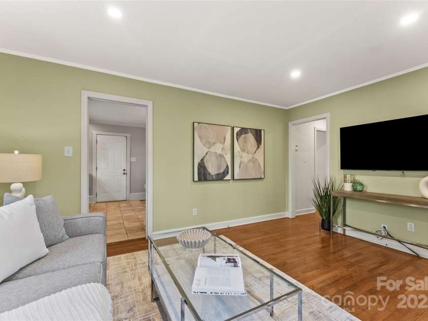 831 Spruce Street, Charlotte, NC 28203.  MLS# CAR4220970, YatesRealty ID 1879. 