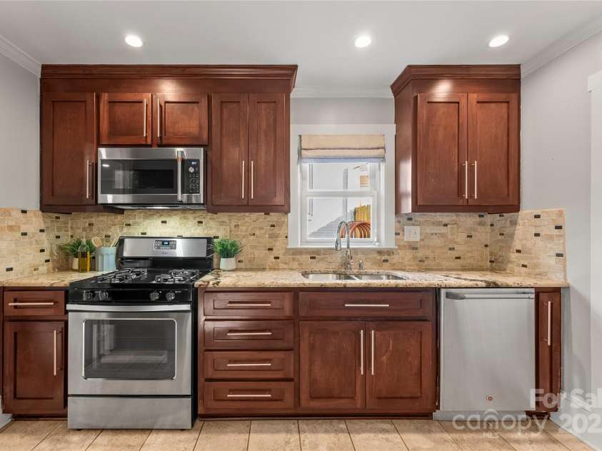 831 Spruce Street, Charlotte, NC 28203.  MLS# CAR4220970, YatesRealty ID 1879. 