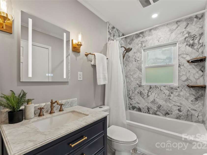 831 Spruce Street, Charlotte, NC 28203.  MLS# CAR4220970, YatesRealty ID 1879. 