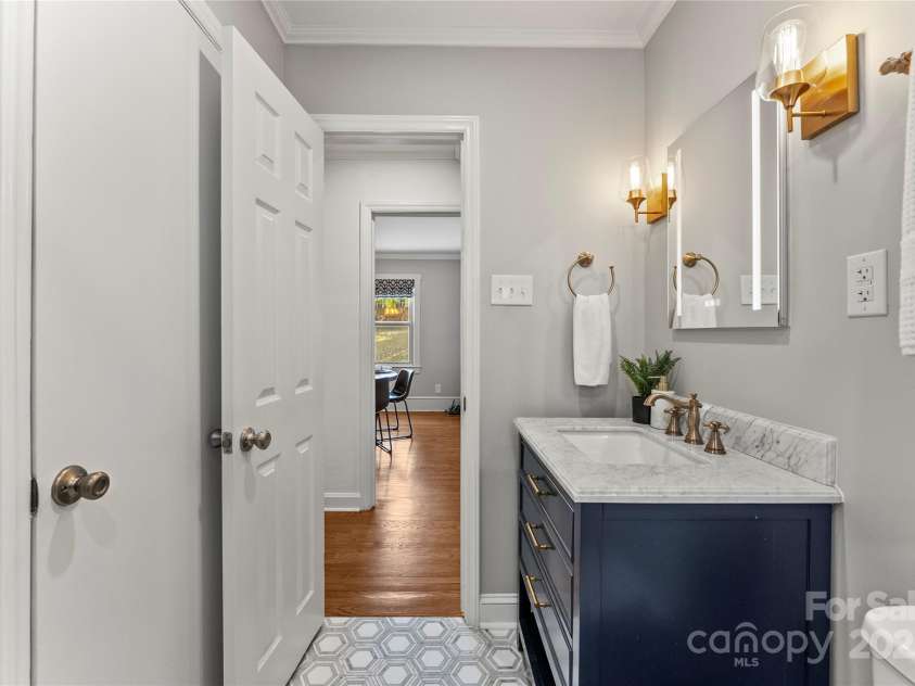 831 Spruce Street, Charlotte, NC 28203.  MLS# CAR4220970, YatesRealty ID 1879. 
