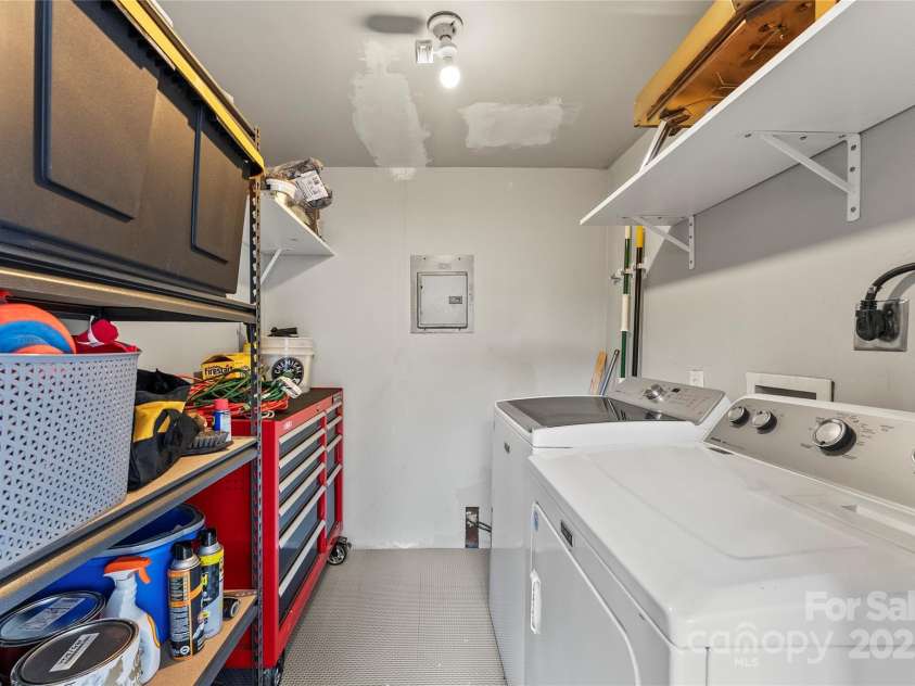831 Spruce Street, Charlotte, NC 28203.  MLS# CAR4220970, YatesRealty ID 1879. 