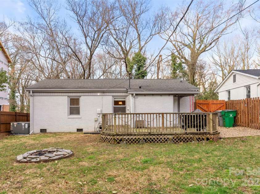 831 Spruce Street, Charlotte, NC 28203.  MLS# CAR4220970, YatesRealty ID 1879. 