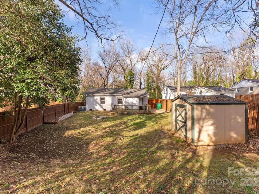 831 Spruce Street, Charlotte, NC 28203.  MLS# CAR4220970, YatesRealty ID 1879. 
