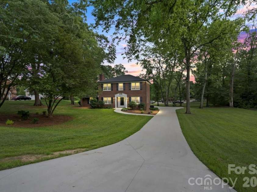 5811 Gettysburg Drive, Concord, NC 28027.  MLS# CAR4355741, YatesRealty ID 18792. 