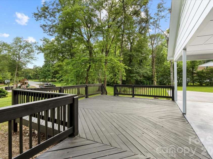 5811 Gettysburg Drive, Concord, NC 28027.  MLS# CAR4355741, YatesRealty ID 18792. 