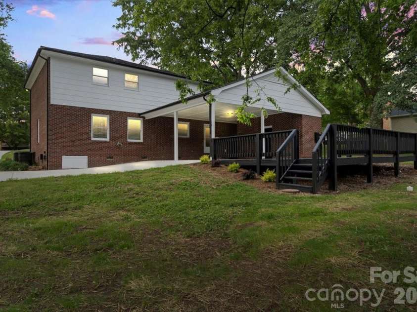 5811 Gettysburg Drive, Concord, NC 28027.  MLS# CAR4355741, YatesRealty ID 18792. 