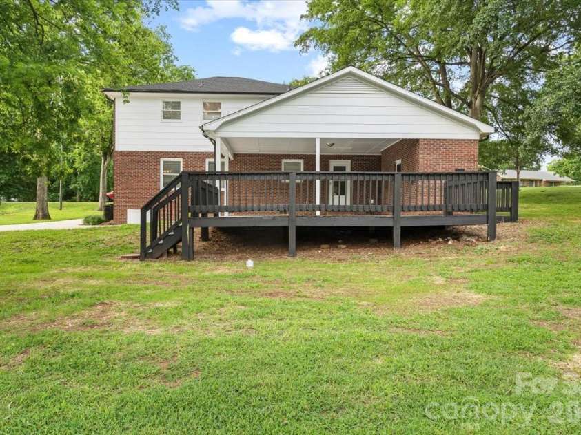 5811 Gettysburg Drive, Concord, NC 28027.  MLS# CAR4355741, YatesRealty ID 18792. 