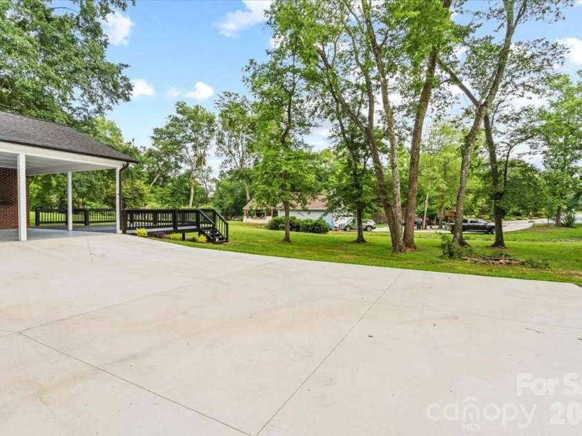 5811 Gettysburg Drive, Concord, NC 28027.  MLS# CAR4355741, YatesRealty ID 18792. 