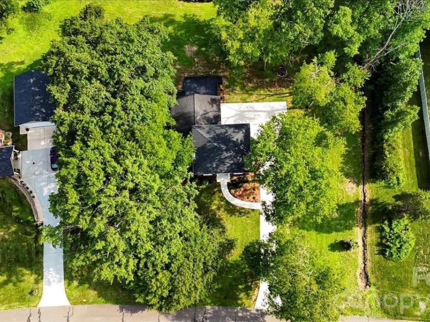 5811 Gettysburg Drive, Concord, NC 28027.  MLS# CAR4355741, YatesRealty ID 18792. 