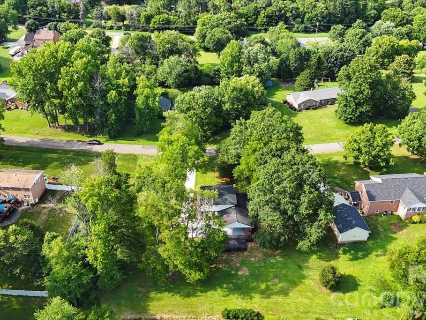 5811 Gettysburg Drive, Concord, NC 28027.  MLS# CAR4355741, YatesRealty ID 18792. 