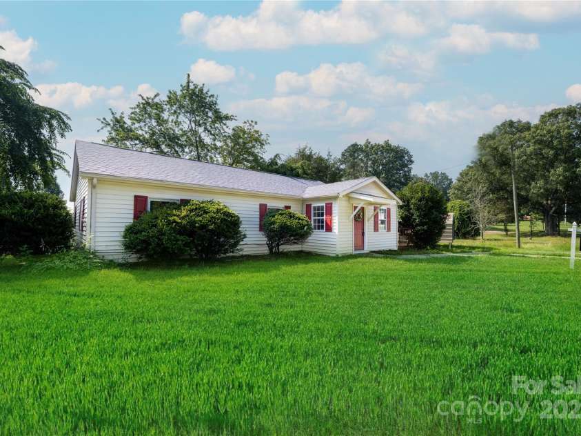 717 Perth Road, Troutman, NC 28166.  MLS# CAR4221700, YatesRealty ID 18792. Virtually edited.