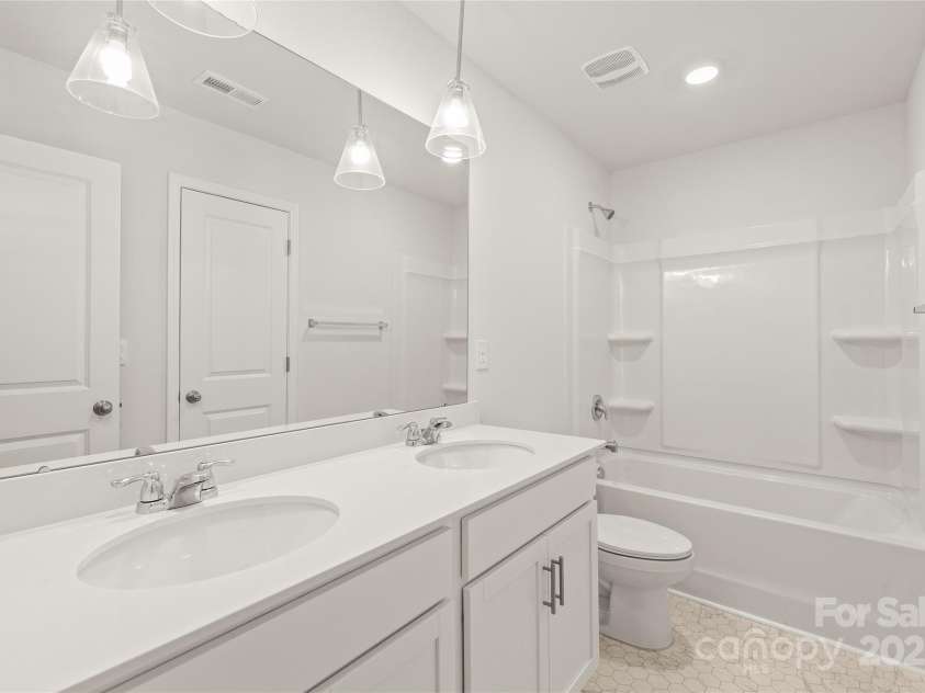 7324 Teague Drive, Gastonia, NC 28056.  MLS# CAR4217797, YatesRealty ID 18793. Bathroom 2