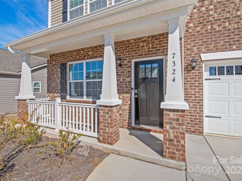 7324 Teague Drive, Gastonia, NC 28056.  MLS# CAR4217797, YatesRealty ID 18793. Front Porch