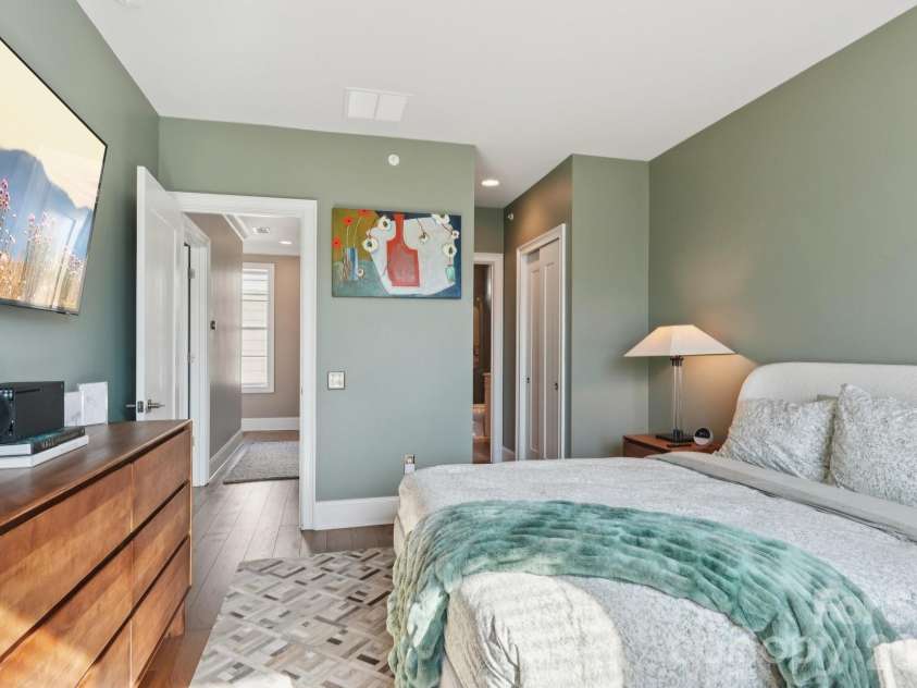 1708 Lombardy Circle, Charlotte, NC 28203.  MLS# CAR4362136, YatesRealty ID 18794. 