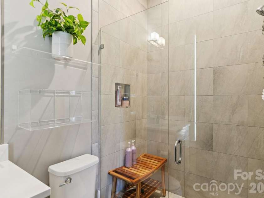 1708 Lombardy Circle, Charlotte, NC 28203.  MLS# CAR4362136, YatesRealty ID 18794. 