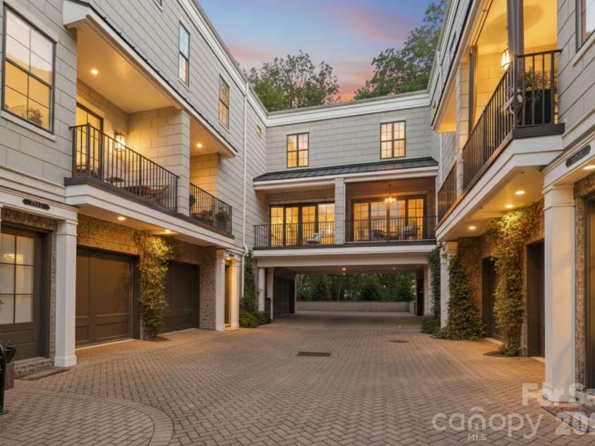 1708 Lombardy Circle, Charlotte, NC 28203.  MLS# CAR4362136, YatesRealty ID 18794. 