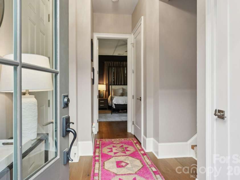 1708 Lombardy Circle, Charlotte, NC 28203.  MLS# CAR4362136, YatesRealty ID 18794. Entry level with private primary suite on main