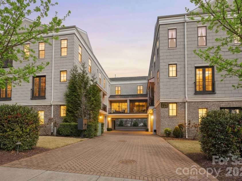 1708 Lombardy Circle, Charlotte, NC 28203.  MLS# CAR4362136, YatesRealty ID 18794. Intimate six-residence Lombardy Terrace community