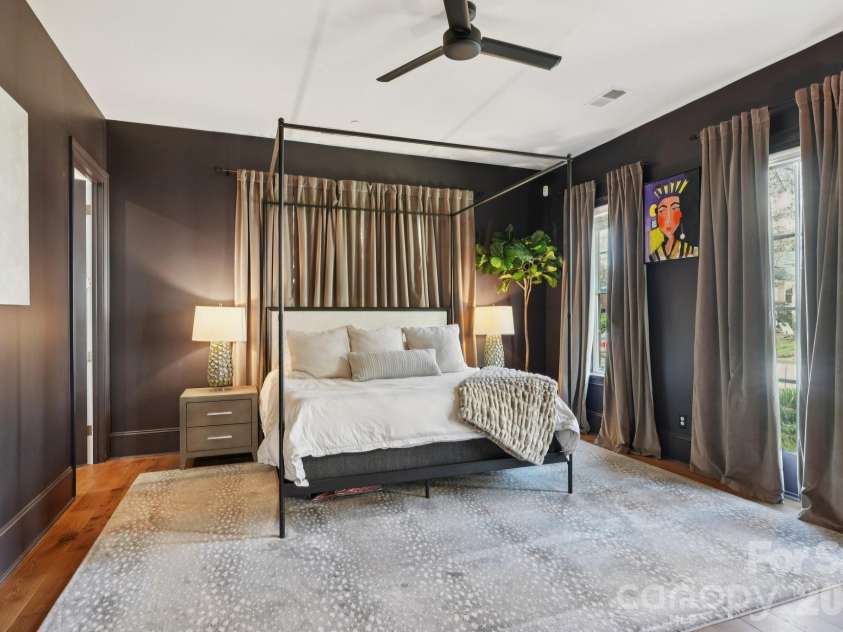 1708 Lombardy Circle, Charlotte, NC 28203.  MLS# CAR4362136, YatesRealty ID 18794. Main level primary suite
