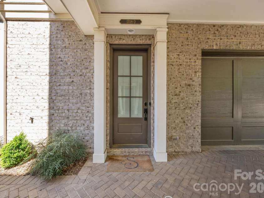 1708 Lombardy Circle, Charlotte, NC 28203.  MLS# CAR4365538, YatesRealty ID 18794. 