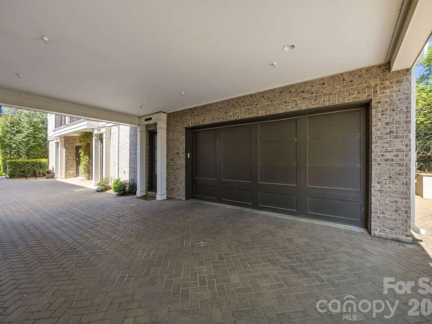 1708 Lombardy Circle, Charlotte, NC 28203.  MLS# CAR4365538, YatesRealty ID 18794. 