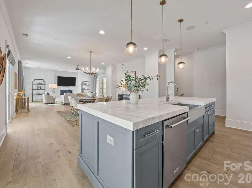 1708 Lombardy Circle, Charlotte, NC 28203.  MLS# CAR4365538, YatesRealty ID 18794. 