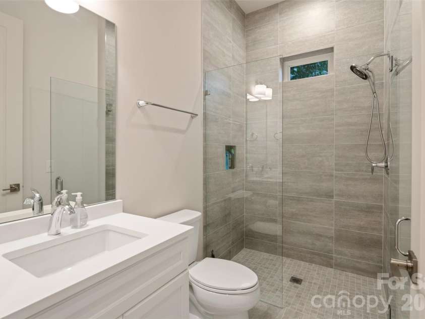 1708 Lombardy Circle, Charlotte, NC 28203.  MLS# CAR4365538, YatesRealty ID 18794. 