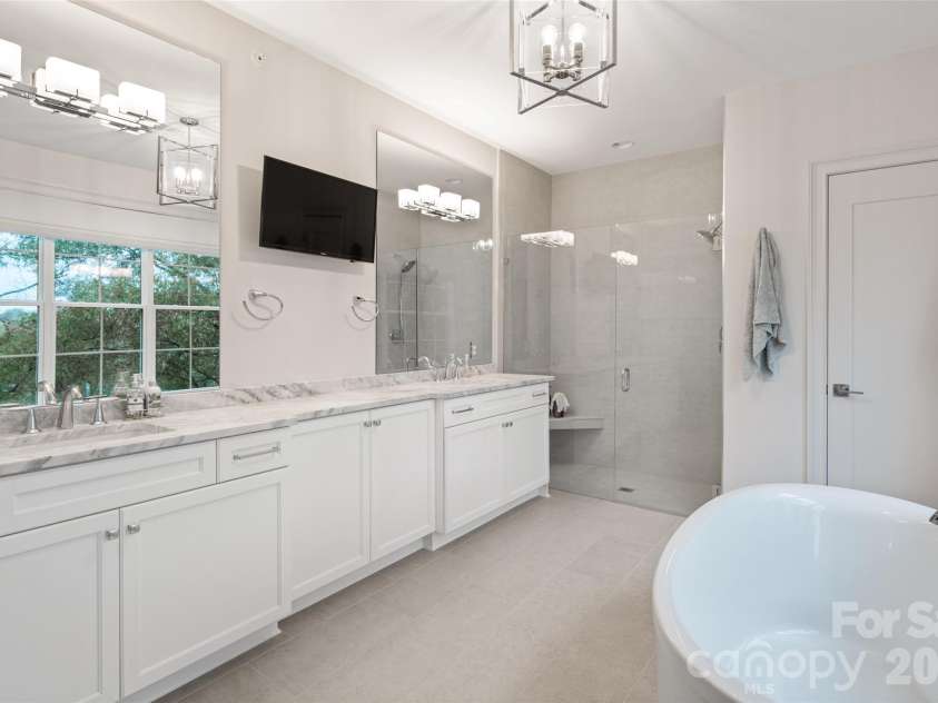 1708 Lombardy Circle, Charlotte, NC 28203.  MLS# CAR4365538, YatesRealty ID 18794. 