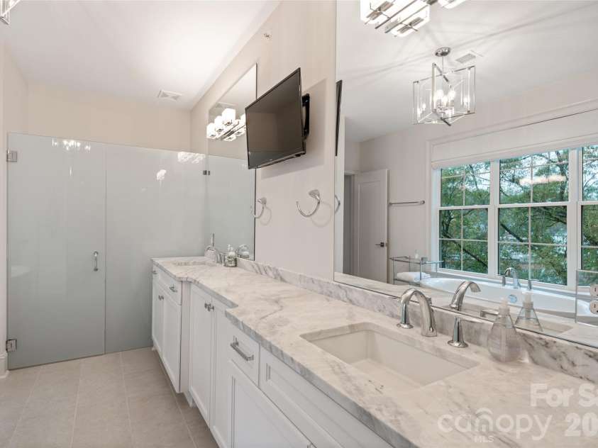 1708 Lombardy Circle, Charlotte, NC 28203.  MLS# CAR4365538, YatesRealty ID 18794. 