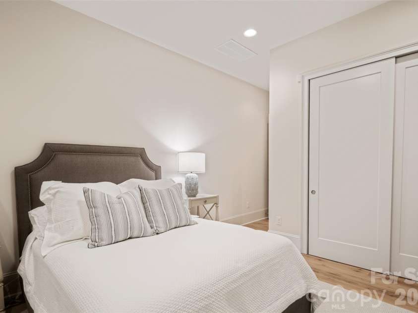 1708 Lombardy Circle, Charlotte, NC 28203.  MLS# CAR4365538, YatesRealty ID 18794. 