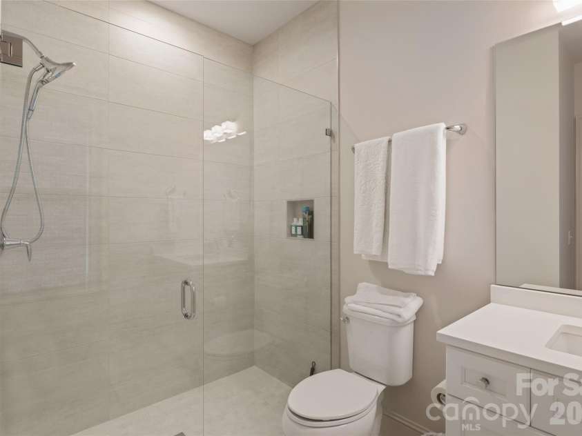 1708 Lombardy Circle, Charlotte, NC 28203.  MLS# CAR4365538, YatesRealty ID 18794. 