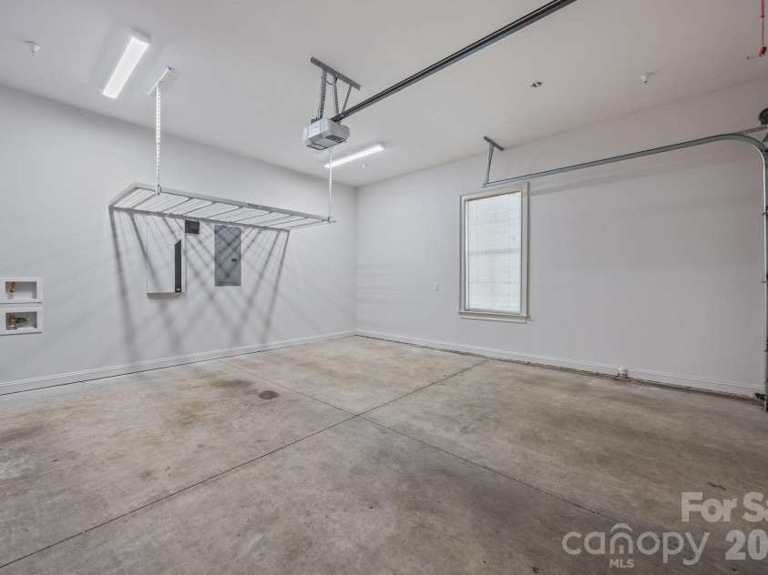 1708 Lombardy Circle, Charlotte, NC 28203.  MLS# CAR4365538, YatesRealty ID 18794. 