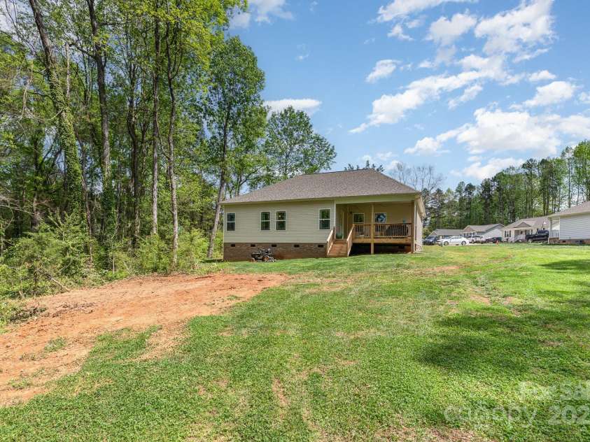 2402 Winfield Street, Kannapolis, NC 28083.  MLS# CAR4242359, YatesRealty ID 18794. 