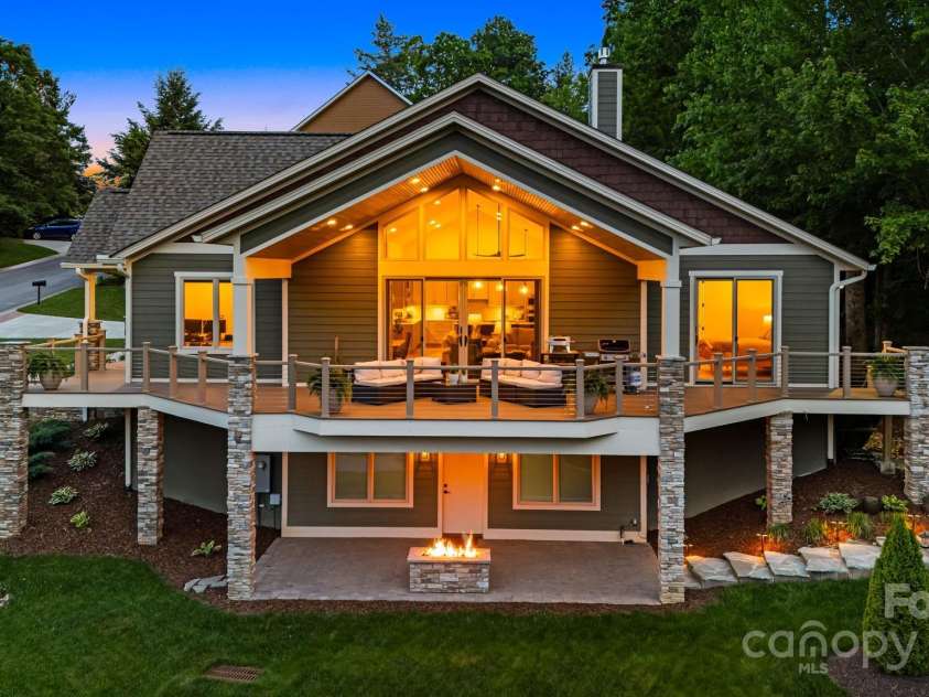 15 Ledgestone Drive, Fairview, NC 28730.  MLS# CAR4263238, YatesRealty ID 18796. 