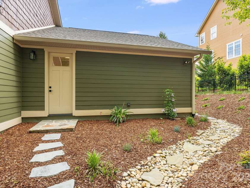 15 Ledgestone Drive, Fairview, NC 28730.  MLS# CAR4263238, YatesRealty ID 18796. 