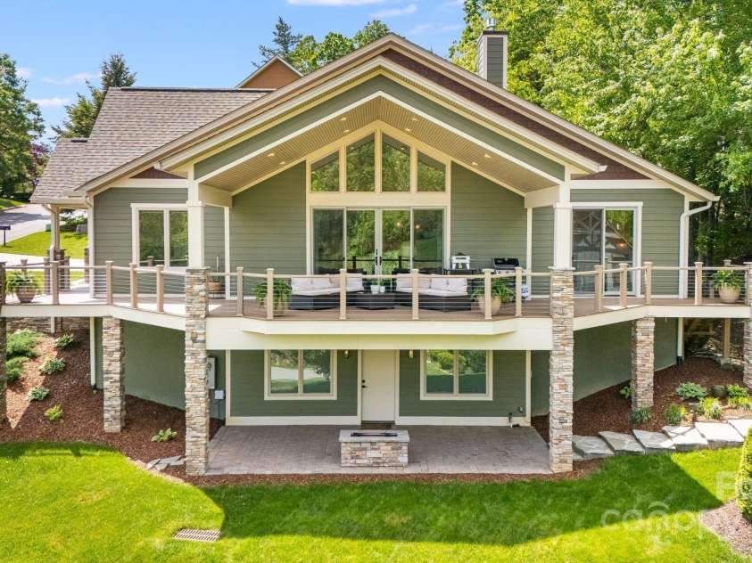 15 Ledgestone Drive, Fairview, NC 28730.  MLS# CAR4263238, YatesRealty ID 18796. 
