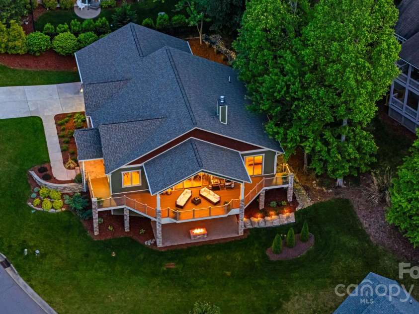 15 Ledgestone Drive, Fairview, NC 28730.  MLS# CAR4263238, YatesRealty ID 18796. 